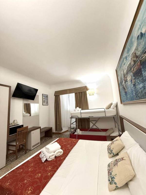Chambre quadruple duplex